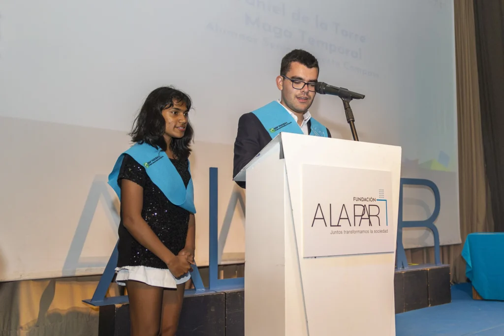 Graduación de la I promoción del proyecto Compass COMPASS-14-uai-2064x1376
