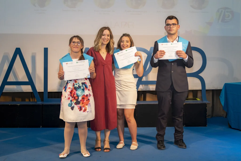 Graduación de la I promoción del proyecto Compass COMPASS-23-uai-2064x1376
