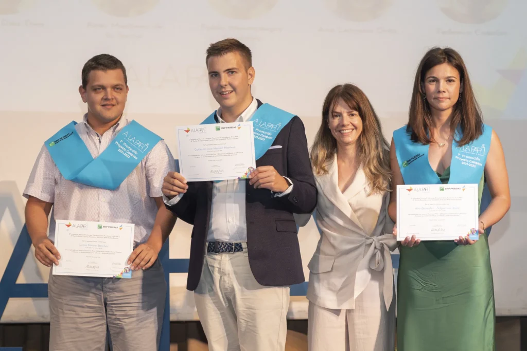 Graduación de la I promoción del proyecto Compass COMPASS-32-uai-2064x1376