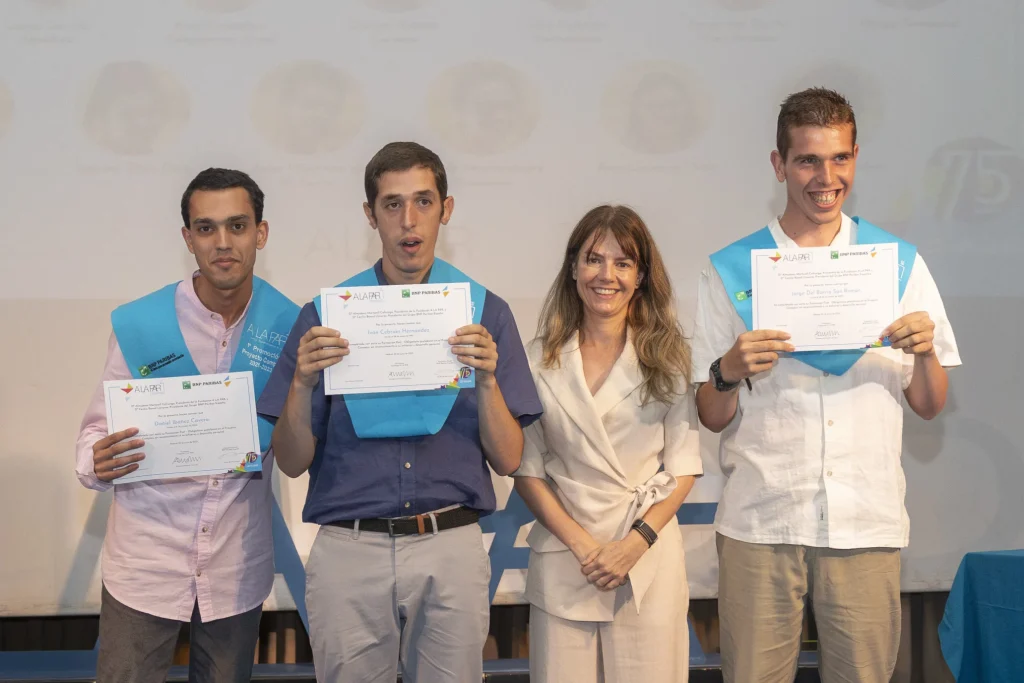 Graduación de la I promoción del proyecto Compass COMPASS-35-uai-2064x1376