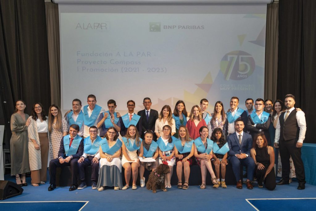 Graduación de la I promoción del proyecto Compass COMPASS-61-uai-2064x1376