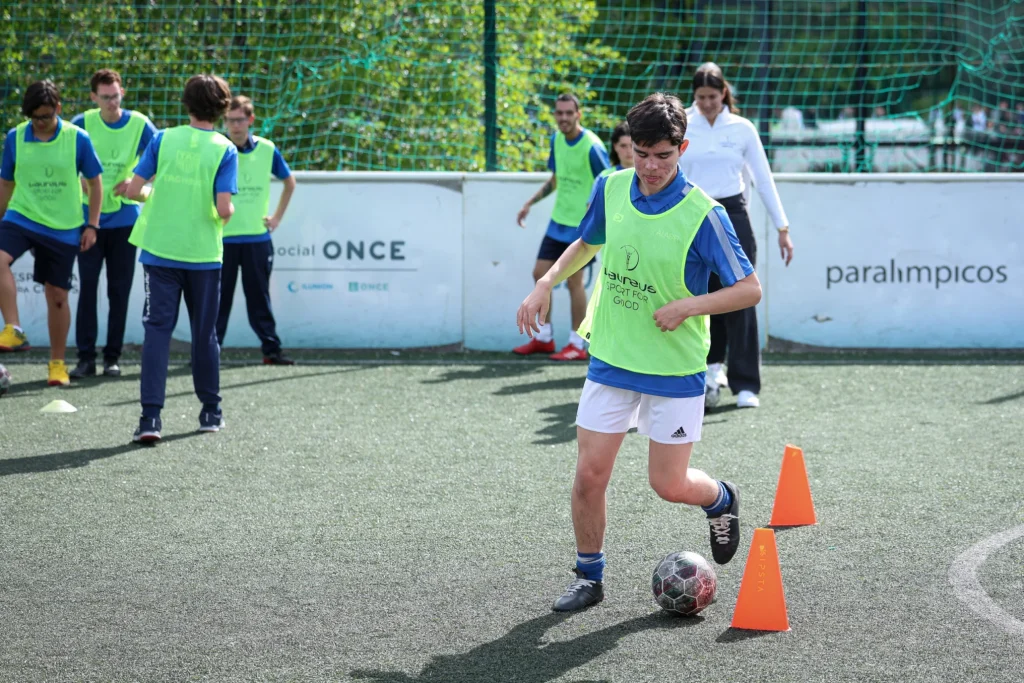 Fundacion-A-LA-PAR-Visit-Laureus-Sport-for-Good-14-scaled-uai-2064x1376