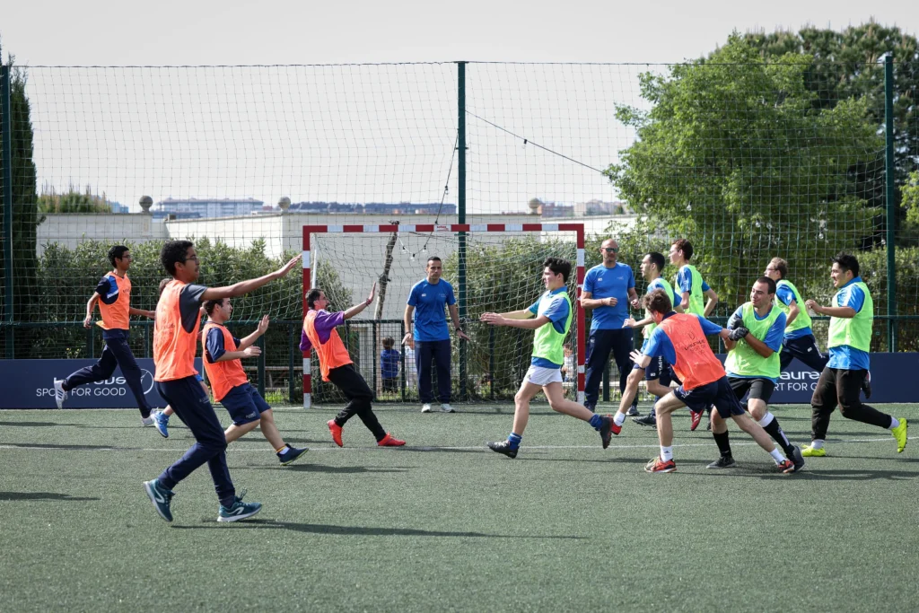 Fundacion-A-LA-PAR-Visit-Laureus-Sport-for-Good-5-scaled-uai-2064x1376