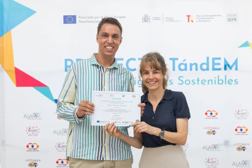 El team TándEM cierra un año lleno de logros TANDEM-1-Graduacion-40_web-scaled-uai-2064x1375