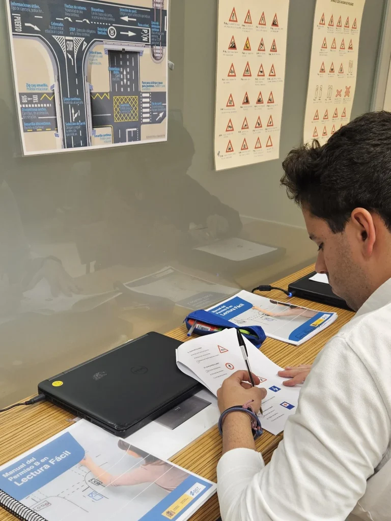 Apoyo al teórico del carnet de conducir para personas con discapacidad intelectual