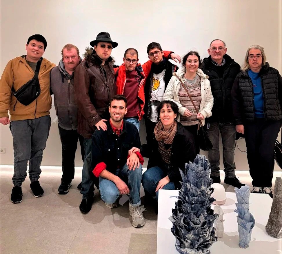 Los alumnos del Taller de Arte A LA PAR, en la exposición “Geografías en Movimiento” de Eduardo Palomares fotog-rupo