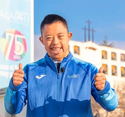 Álvaro Núñez, atleta del club deportivo A LA PAR, galardonado con el Premio Corredor Superación Personal 2025