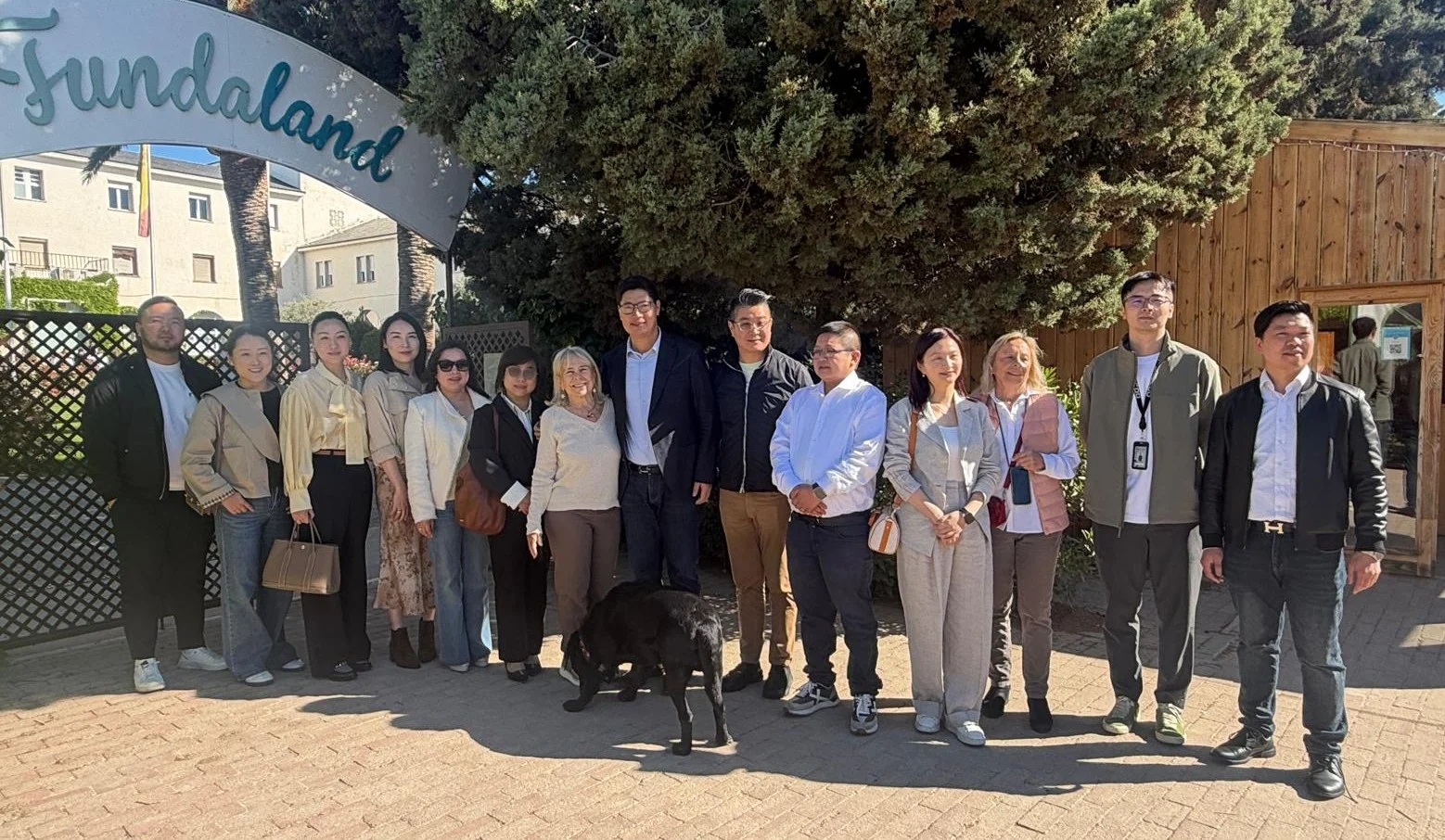Alianzas que suman: la Federación de Comercio e Industria China visita nuestras instalaciones Representantes de FCICE CHEN y la Fundación A LA PAR durante la visita a nuestras instalaciones.
