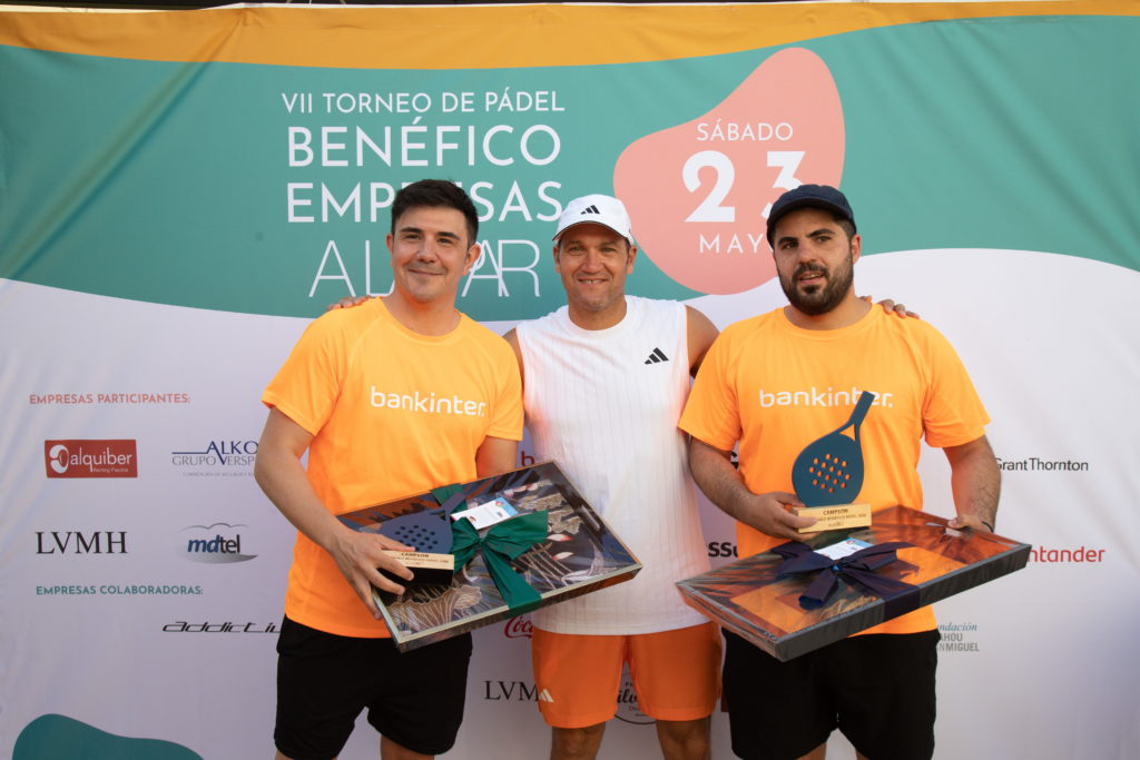 Compañerismo y buen ambiente en una nueva edición del Torneo de Pádel Benéfico Interempresas