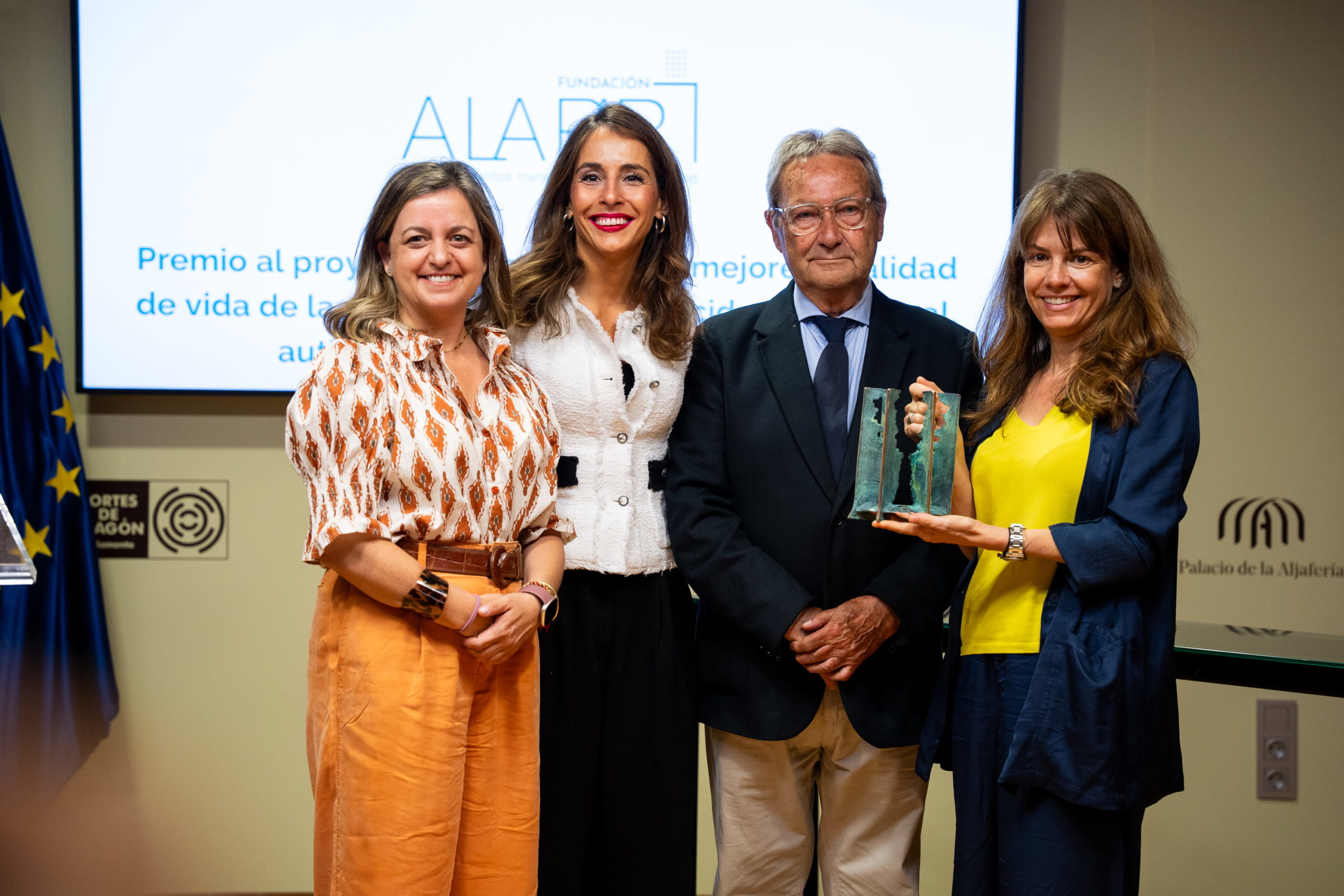 Fundación A LA PAR, galardonada con los premios ATADES Almudena Martorell, presidenta de la Fundación A LA PAR junto a Myriam Becerrill, Directora del Área de Apoyo.